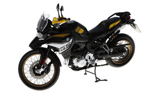 Miniatura BMW F850 GS K81 escala 1:10 OEM 80435A21533 para coleccionistas y entusiastas. Original BMW Motorrad.
