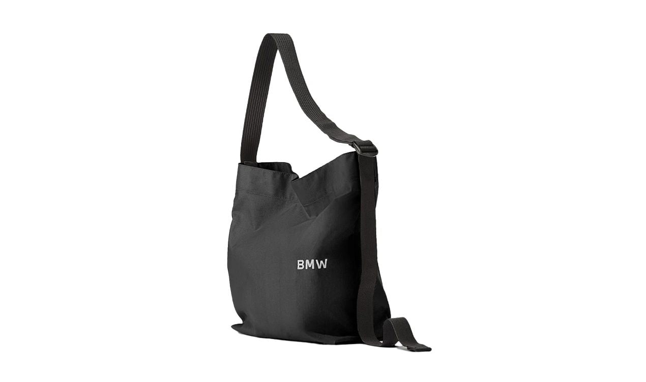 Bolso bandolera original BMW 80225B5F634 de nailon resistente, con logo discreto y correa ajustable. Accesorio ideal para uso diario. Compatible con cualquier modelo de BMW. Producto original BMW.