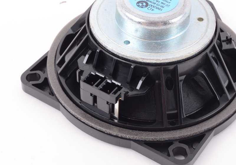 Altavoz medio HiFi OEM 65139240641 para BMW F30 (316d) años 2012-2018. Compatible con versiones Automático y Manual. Repuesto original BMW.