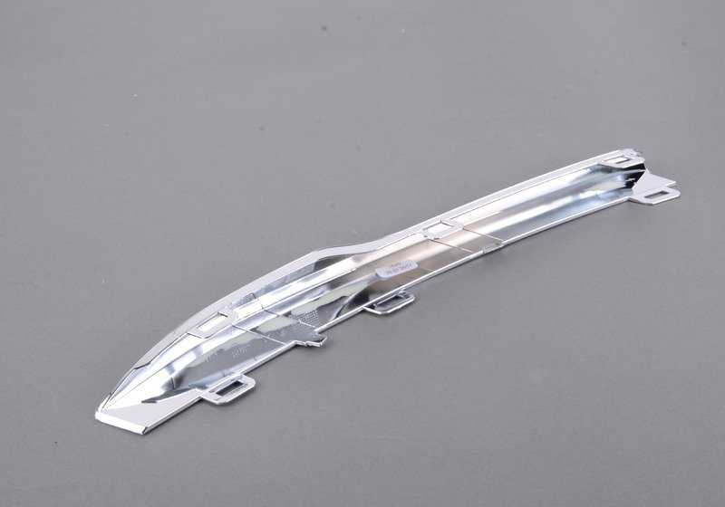 Moldura difusor de aire lado derecho OEM 51117396842 para BMW 3' F30 LCI, F31 LCI. Original BMW.
