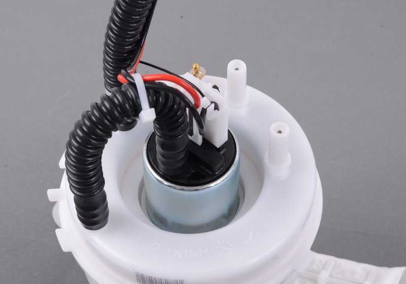 Bomba de combustible OEM 16117260636 para BMW F07, F10, F11, F06, F12, F13 (modelos 550i y 550i xDrive). Repuesto original BMW.