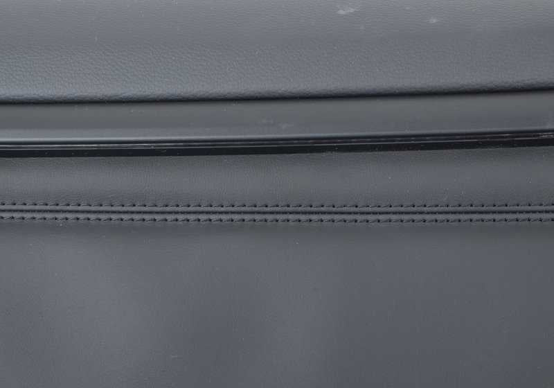 Panel de puerta izquierdo en cuero OEM 51417903599 para BMW E92 y E93. Original BMW.