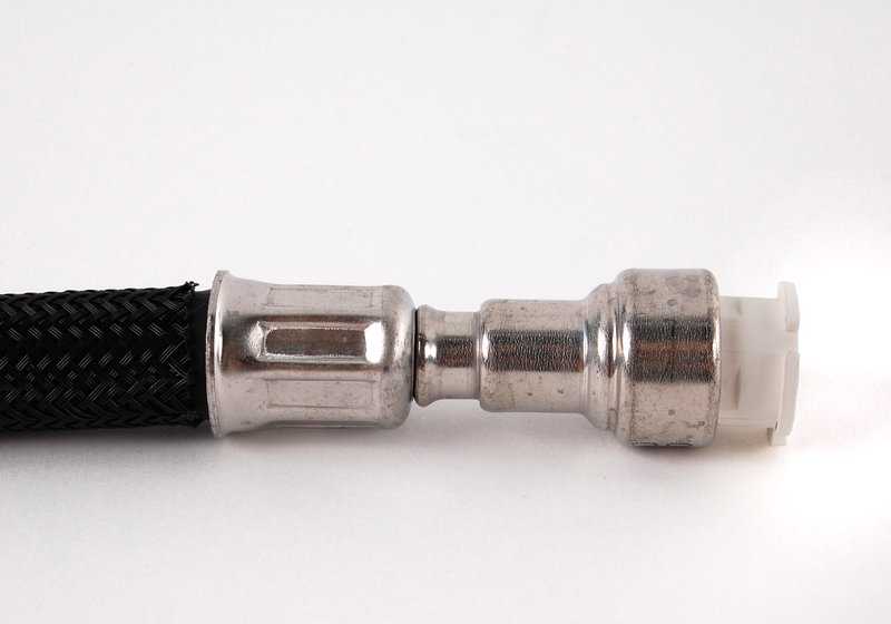 Front -Kraftstoff -Futterröhrchen OEM 1612229410 für BMW E46. Original BMW.