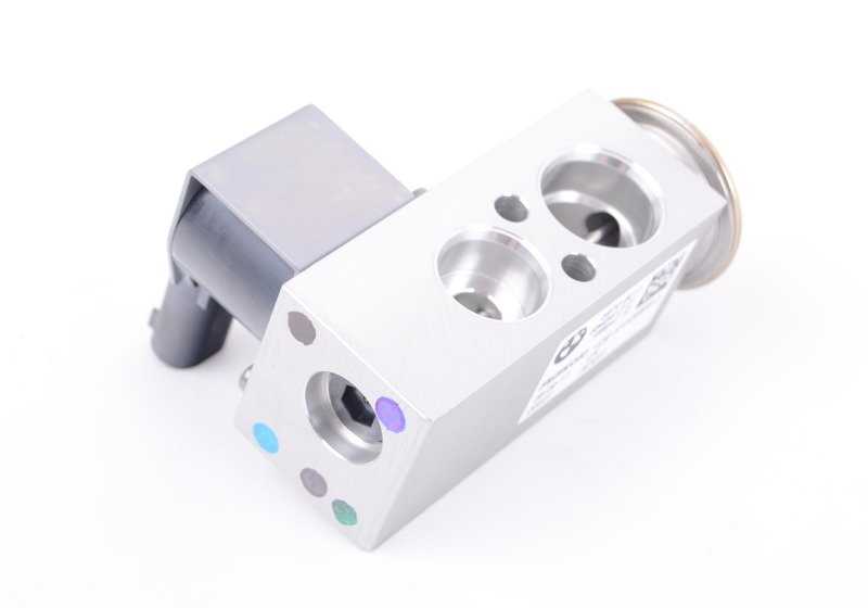 Válvula de expansión de aire acondicionado OEM 64116845413 para BMW {F45, F45N, I01, I01N, I12, I12N, I15, F48N, F49, F49N} y MINI {F54, F56E, F56F, F60, F60N}. Original BMW y MINI.
