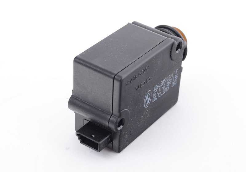 Motor actuador cierre portón trasero OEM 67118368196 para BMW E39, E52. Original BMW.