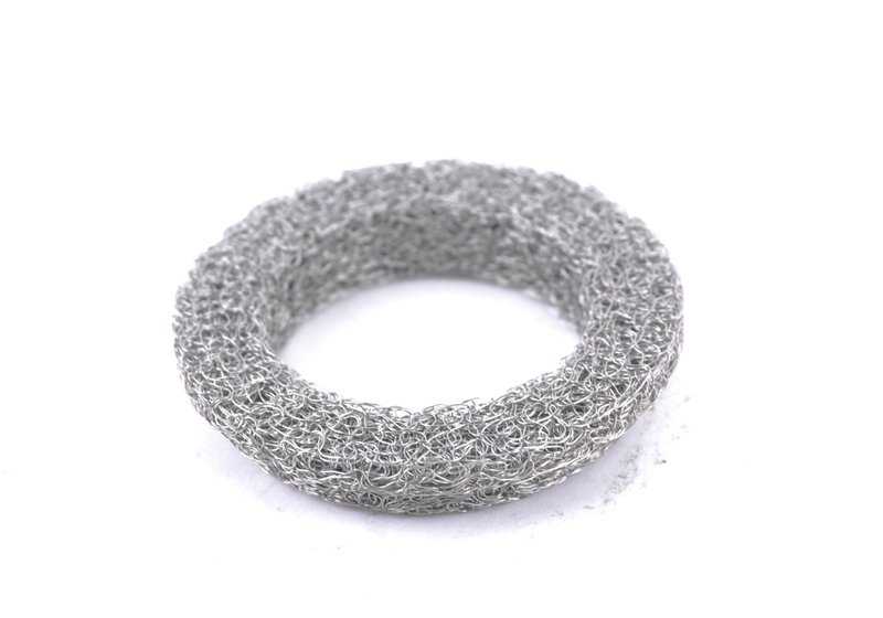 Anillo de sujeción OEM 11657843160 para BMW F10, F90, G90, F06, F06N, F12, F12N, F13, F13N, G70, F91, F92, F93, F85, F95, F95N, G05, F86, F96, F96N, G06, G07, G09. Original BMW.