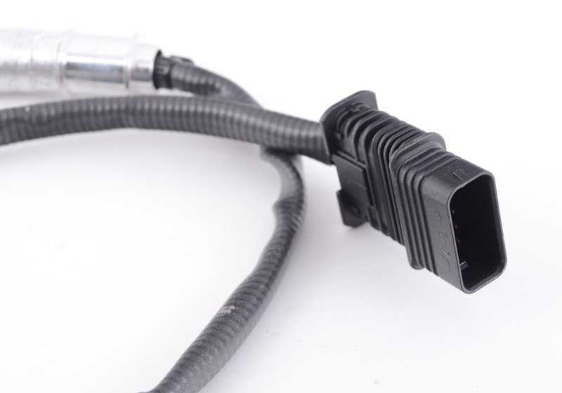 Sonda lambda OEM 11787589476 para BMW F10, F11, F25, F26 (535i, xDrive35i, M40i). Compatible con motores N55. Longitud cable 740mm. Original BMW.