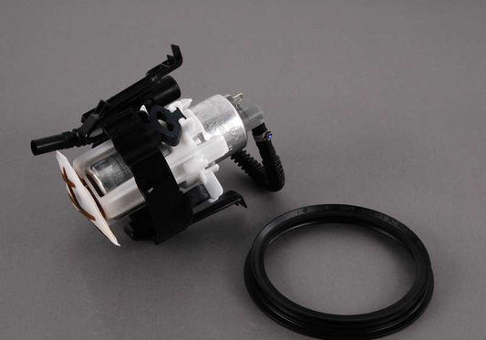 Bomba de combustible OEM 16146752369 para BMW E39 M5 (modelos DE91 y DE92 con motor S62, cambio manual y tracción trasera). Original BMW.