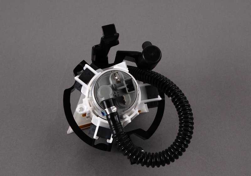 Bomba de combustible OEM 16146752369 para BMW E39 M5 (modelos DE91 y DE92 con motor S62, cambio manual y tracción trasera). Original BMW.