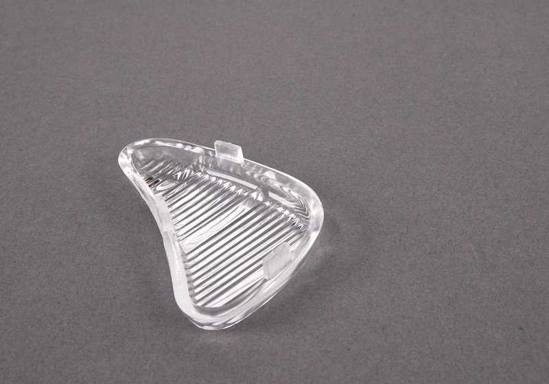 Riflettore posteriore destro OEM 51135480107 per BMW F20, F21, F22, F23, F30, F31, F32, F33, F34, F36, F80, F87. BMW originale BMW. Ideale per sostituire il riflettore rotto o danneggiato.