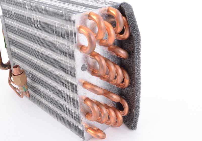 Evaporador aire acondicionado OEM 64511375781 para BMW Serie 6 E24 (635CSi, 628CSi) y más. Original BMW.