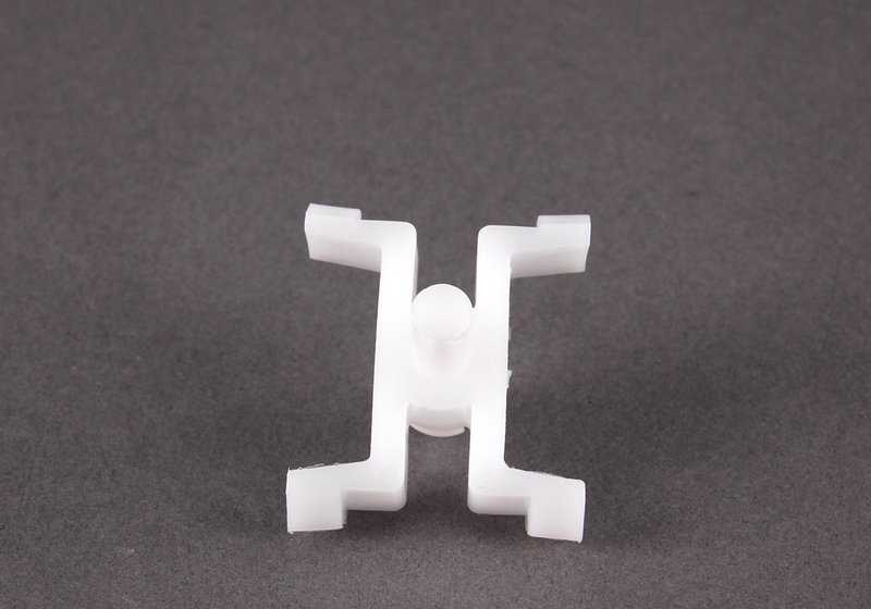 Clip de fijación OEM 51131848312 para BMW E28, E24. Compatible con molduras laterales, puertas y cobertores. Original BMW.