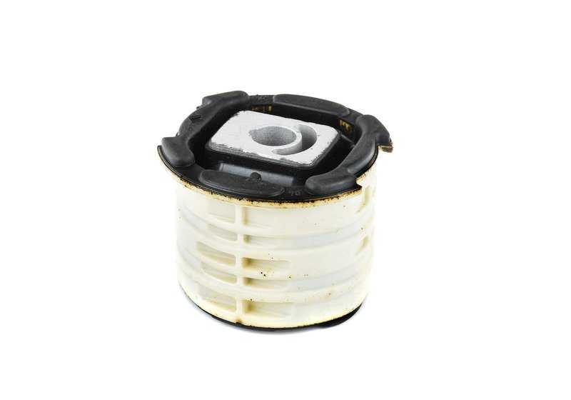 Rear rubber mount for BMW 1 Series F20, F21, 2 Series F22, F23, 3 Series F30, F35, 4 Series F32, F33, F36 (OEM 33316792510). Original BMW