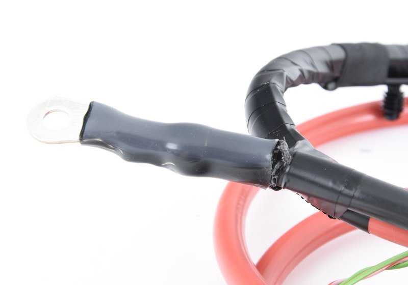 Cableado EPS OEM 61119307555 para BMW F30, F31, F34, F32, F33, F82. Arnés eléctrico original BMW compatible con varios modelos de la Serie 3 y Serie 4. Ideal para reparación o sustitución del sistema EPS.