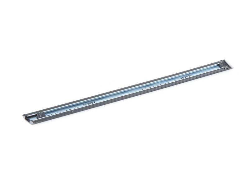 Moldura lateral delantera derecha OEM 51138108372 para BMW E31. Original BMW.