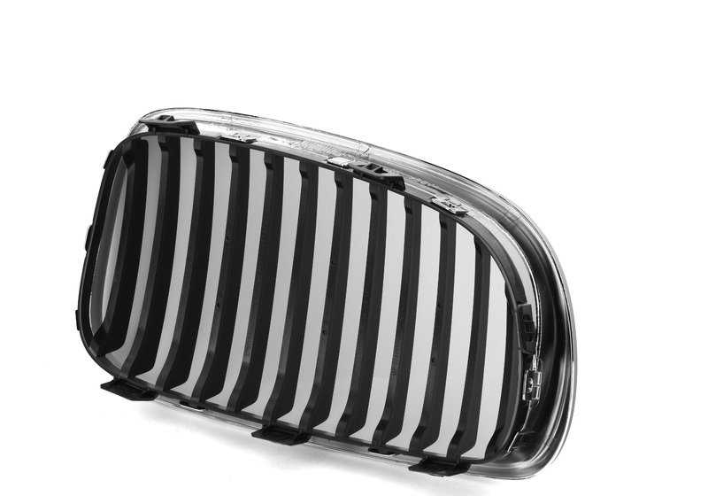 Rejilla de adorno con marco cromado izquierdo OEM 51137166439 para BMW Serie 1 E81, E87 LCI, E82, E88. Original BMW.
