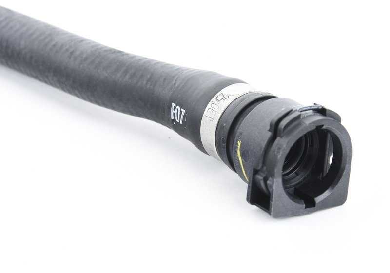 Tubo del radiador OEM 17128619473 para BMW F15. Forma parte del sistema de refrigeración. Recambio original BMW.