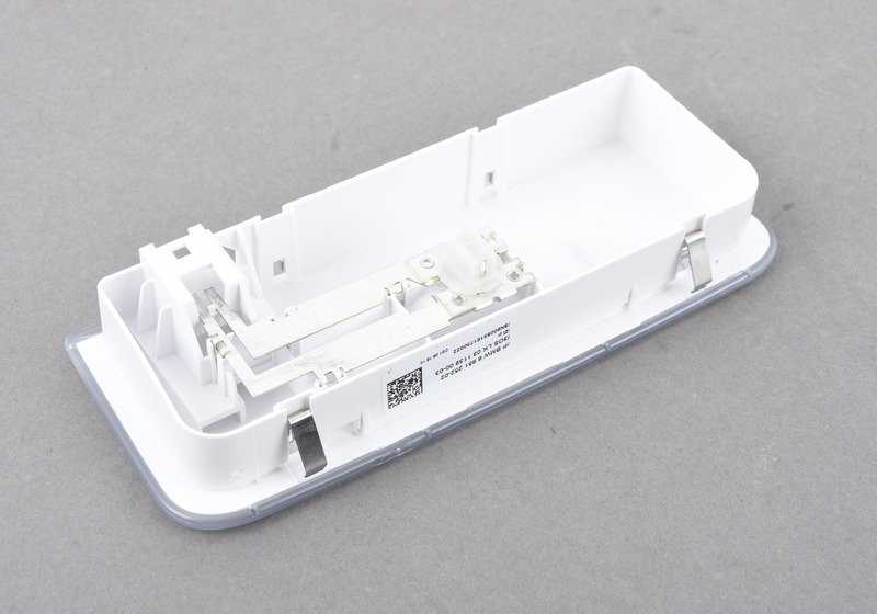 Luz interior trasera OEM 61316951252 para BMW E81, E82, E87, E88, E84. Compatible con todos los modelos indicados. Pieza original BMW.