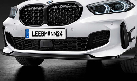 Adhäsive Vinyl M Performance Black Matt OEM 51142465580 für BMW F40 und F70. Beinhaltet Klebstoffe für Seiten und Front. Nicht mit M -Performance -Aufklebern kompatibel. Original BMW.