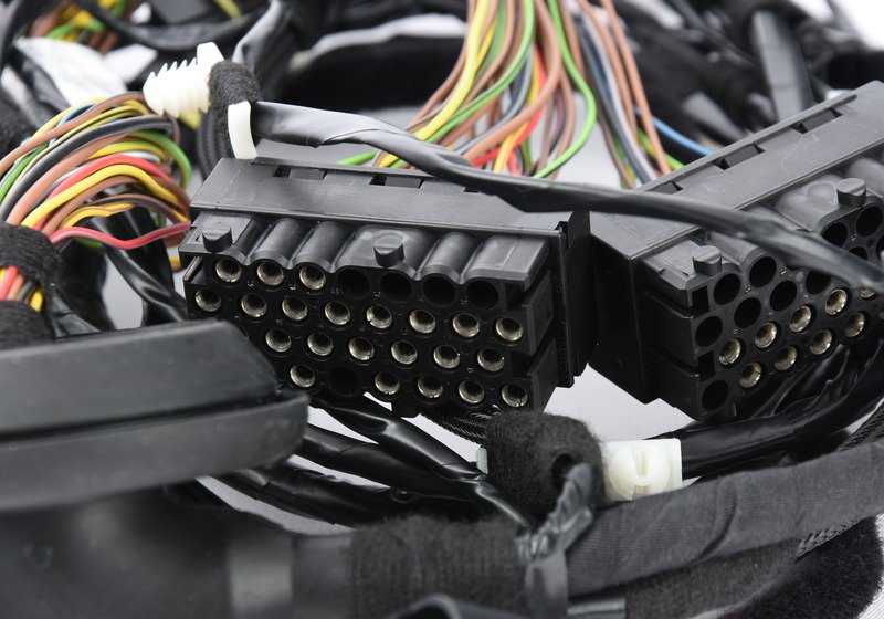 Set di cavi di riparazione in diretta a destra OEM 61119381704 per BMW I8 (I12). BMW originale.