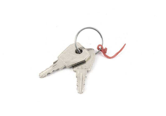 Tapa de combustible con llave OEM 16111106487 para BMW E21, E12. Original BMW.