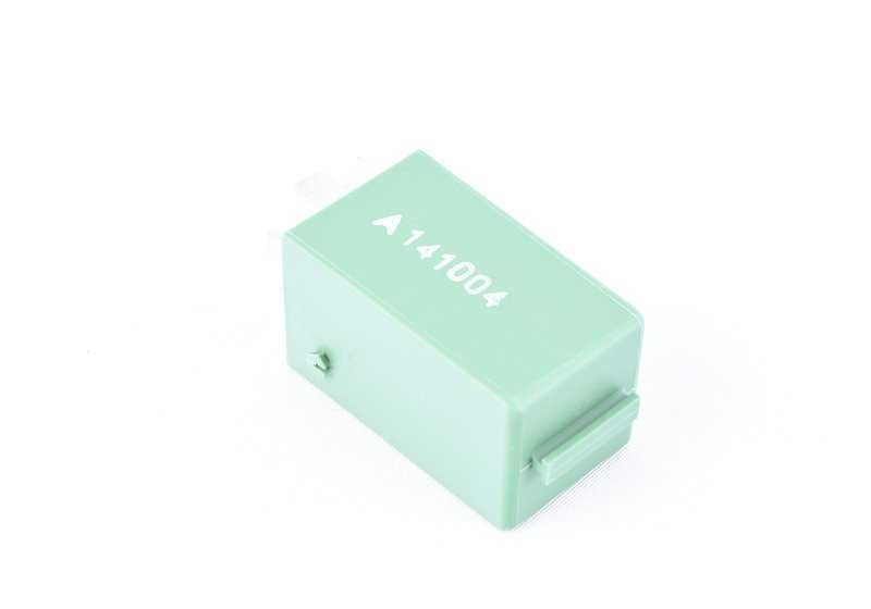 Interruptor de luces emergencia OEM 61361388545 para BMW E36, E34, E32, E31. Compatible con varios modelos de la Serie 3, 5, 7 y 8. Repuesto original BMW.