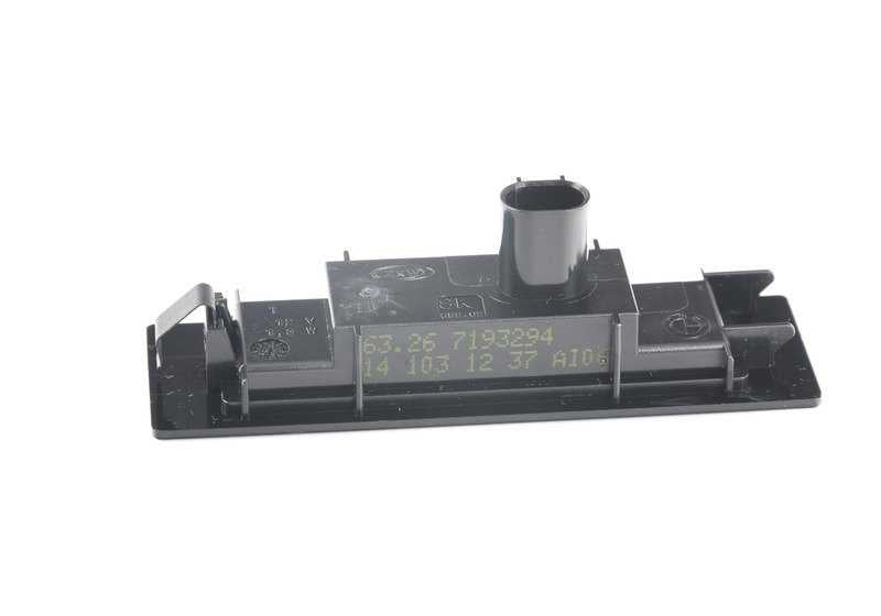 Luz LED para matrícula OEM 63267376348 para BMW I12, I15. Compatible con versiones i8 fabricadas entre 2014 y 2020. Original BMW.