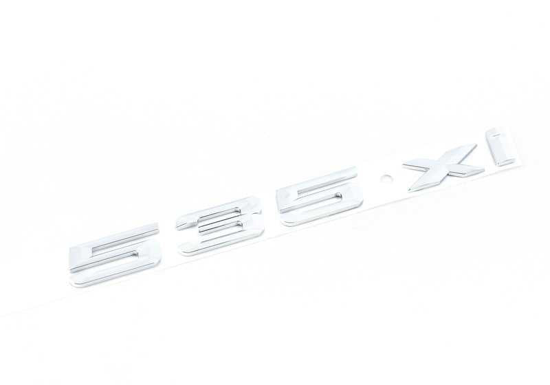 Emblema "535Xi" OEM 51147196383 para BMW E60, E60N, E61, E61N. Original BMW.