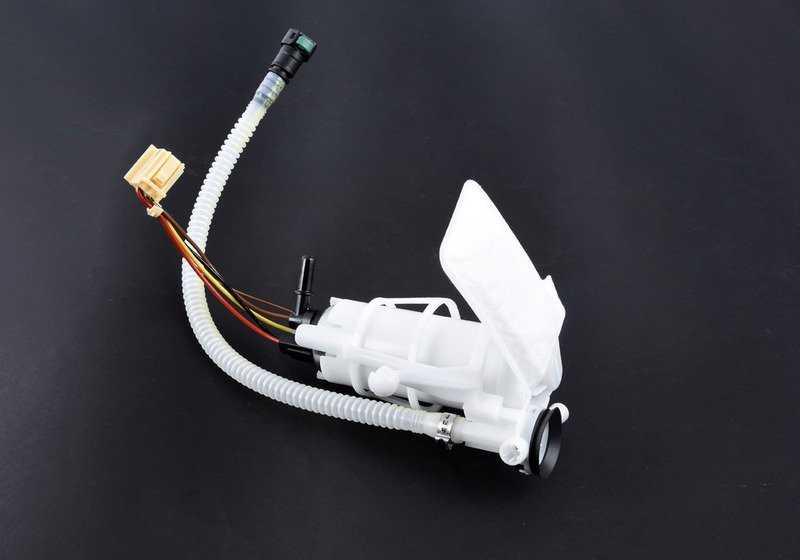 Bomba de combustible derecha con bomba en depósito OEM 16117217260 para BMW Serie 7 F01 y F02 (760i, 760Li). Compatible con motores N74. Original BMW.