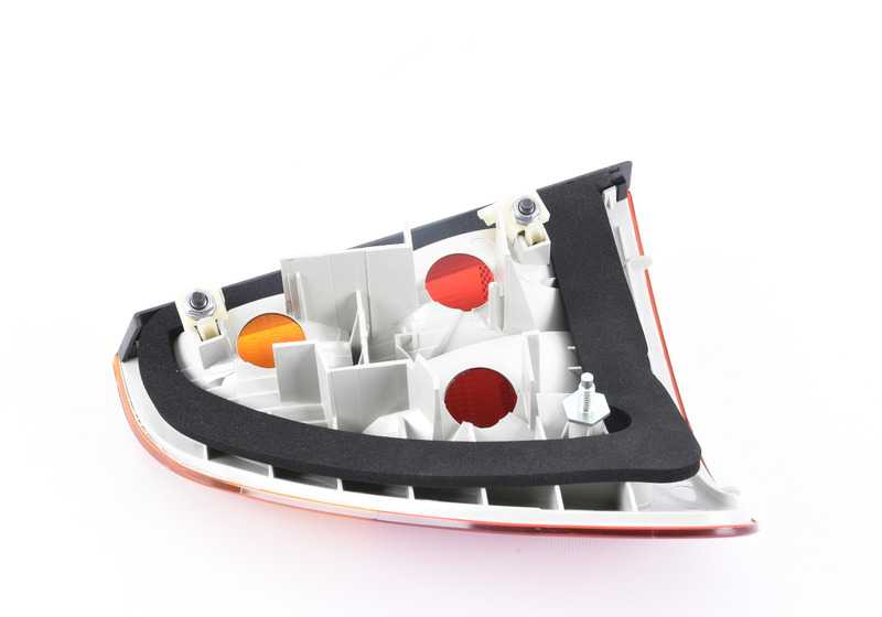 Piloto trasero derecho OEM 63218368758 para BMW E46. Compatible con todos los modelos E46 (Berlina, Touring, Coupé, Cabrio, Compact). Recambio original BMW.