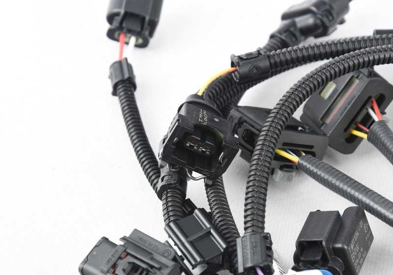 Cableado sensores motor OEM 12517641650 para BMW F30, F31, F32, F10. Arnés original de sensores del motor. Compatible con varios modelos BMW. Repuesto original BMW.