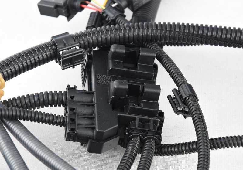 Cableado sensores motor OEM 12517641650 para BMW F30, F31, F32, F10. Arnés original de sensores del motor. Compatible con varios modelos BMW. Repuesto original BMW.