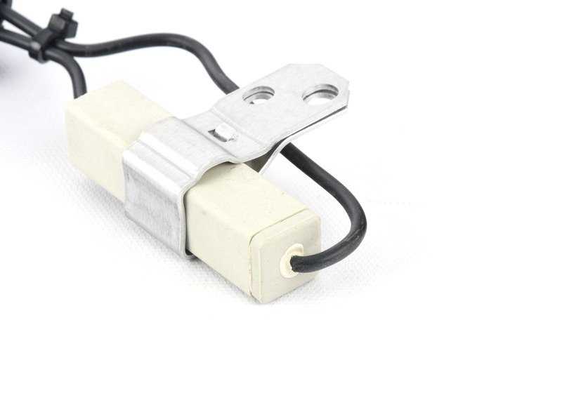 Resistor OEM 11721741401 para BMW Serie 7 E38 (750i, L7) y Serie 8 E31 (850Ci). Compatible con motores M73. Pieza original BMW.