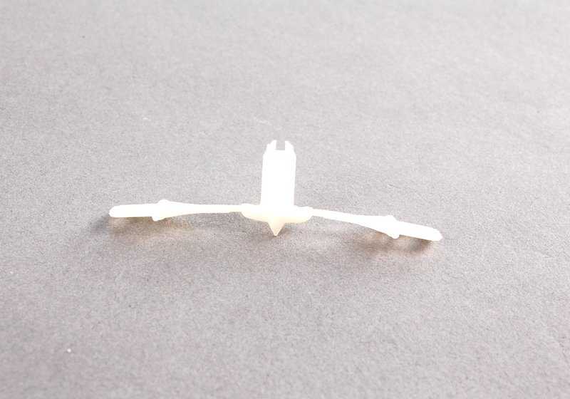Clip de fijación OEM 51218202678 para BMW E93, E39, E65, E66. Compatible con molduras y embellecedores exteriores. Pieza original BMW. Ideal para reemplazar clips rotos o perdidos fácilmente.