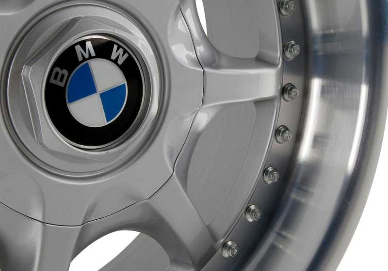 Llantas de aluminio 2 piezas estilo 7 radios OEM 36111093535 para BMW E39. Original BMW.