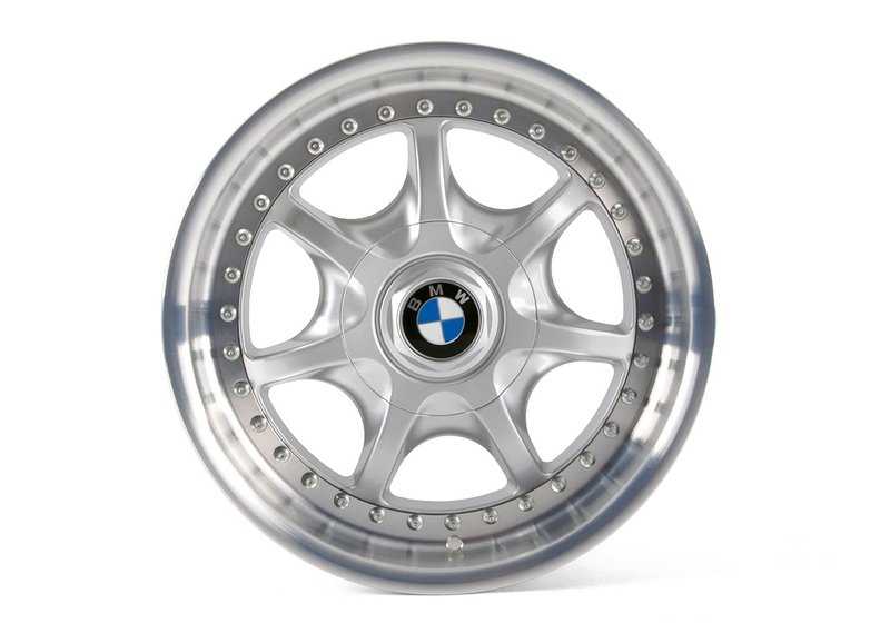 Llantas de aluminio 2 piezas estilo 7 radios OEM 36111093535 para BMW E39. Original BMW.