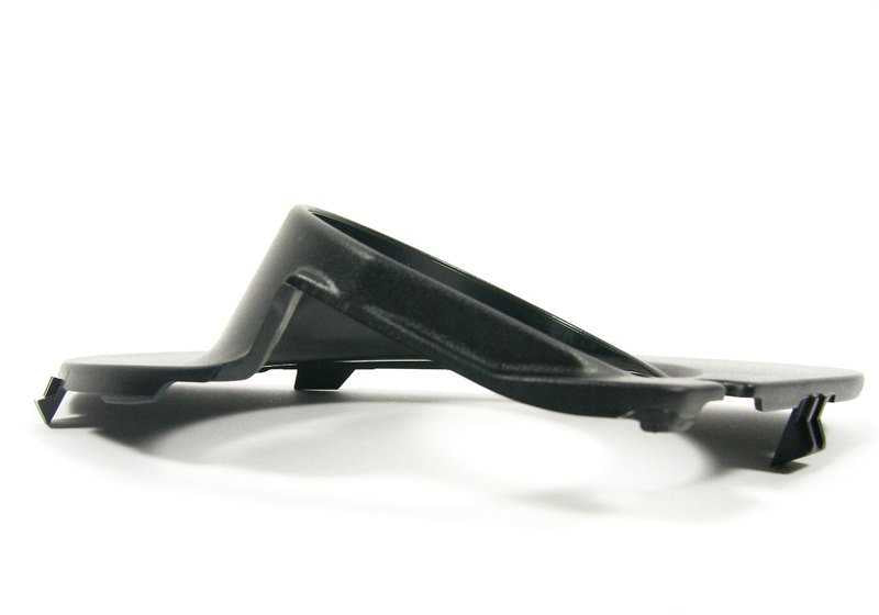 Tapa embellecedora antiniebla izquierda OEM 51117055525 para BMW E63, E63N, E64, E64N. Original BMW.