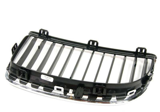 Right Ornal Grace 51137120010 pour la série BMW 3 E90, E91 (2004-2008). BMW d'origine.