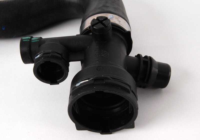 Tubo refrigerante OEM 17123415433 para BMW X3 E83. Original BMW.