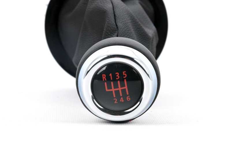 Pomo de cambio de marchas en piel con embellecedor cromado 6 velocidades OEM 25117606376 para MINI R55, R56, R57, R58, R59. Original MINI.