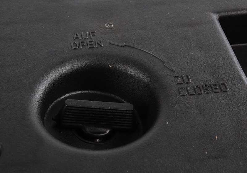 Suporte de lâmpada esquerdo para BMW E39 (OEM 63218363565). BMW originais.