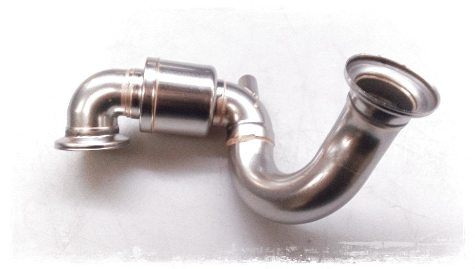Tubería de gases OEM 11717811788 para BMW E90, E91, E92, E60, E61, E63, E64, E83, E70, E71. Compatible con motores diésel 335d. Original BMW.