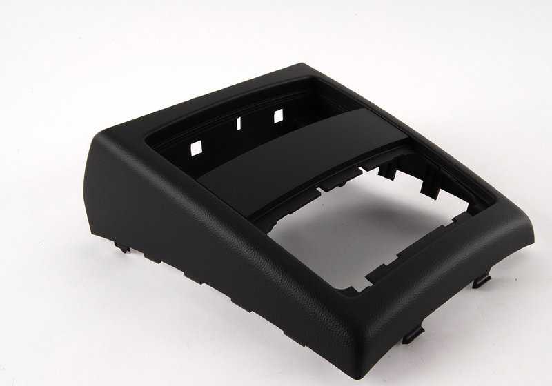 Embellecedor trasero OEM 51167145681 para BMW Serie 3 {E90, E90N, E91, E91N}. Pieza original BMW.