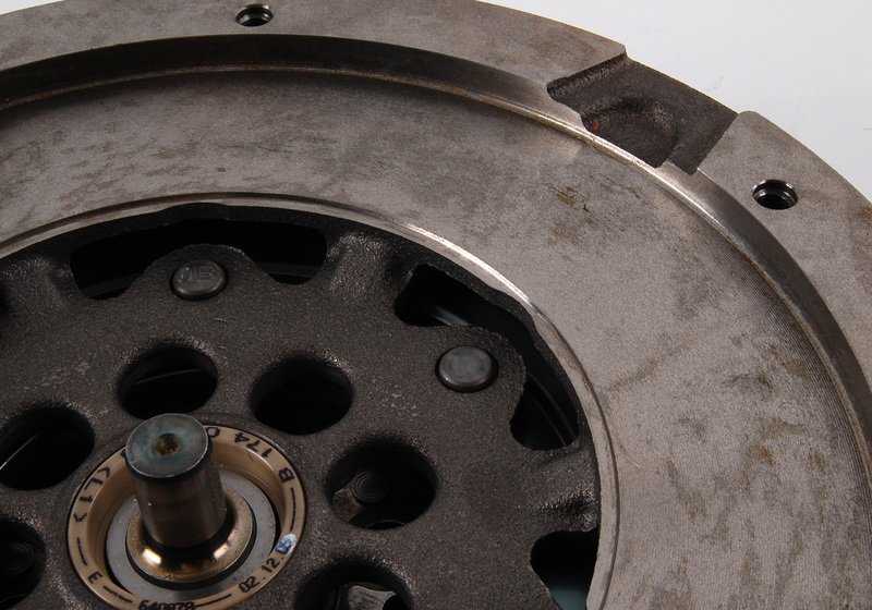 Volante bimasa OEM 21207542984 para BMW E82, E88, E90, E91, E92, E93, E60, E61. Compatible con motores N54. Original BMW.