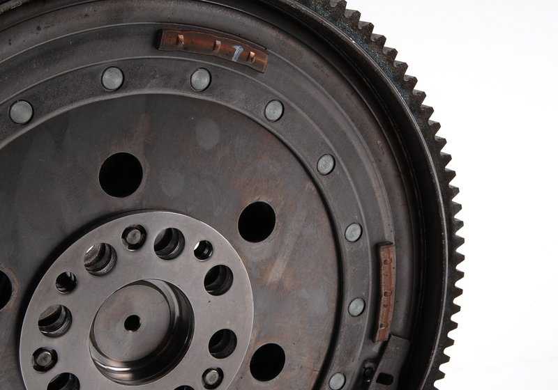 Volante bimasa OEM 21207542984 para BMW E82, E88, E90, E91, E92, E93, E60, E61. Compatible con motores N54. Original BMW.