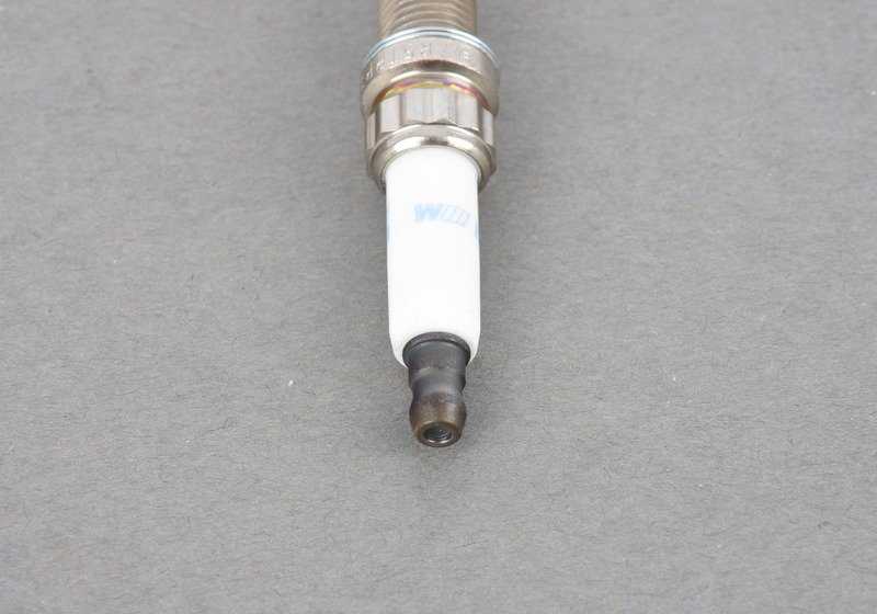 Bujía High Power OEM 12120054451 para BMW F07, F90, F01, F02, F91, F92, F93, F15, F16. Compatible con modelos como 550i xDrive, M5, 750i. Original BMW.