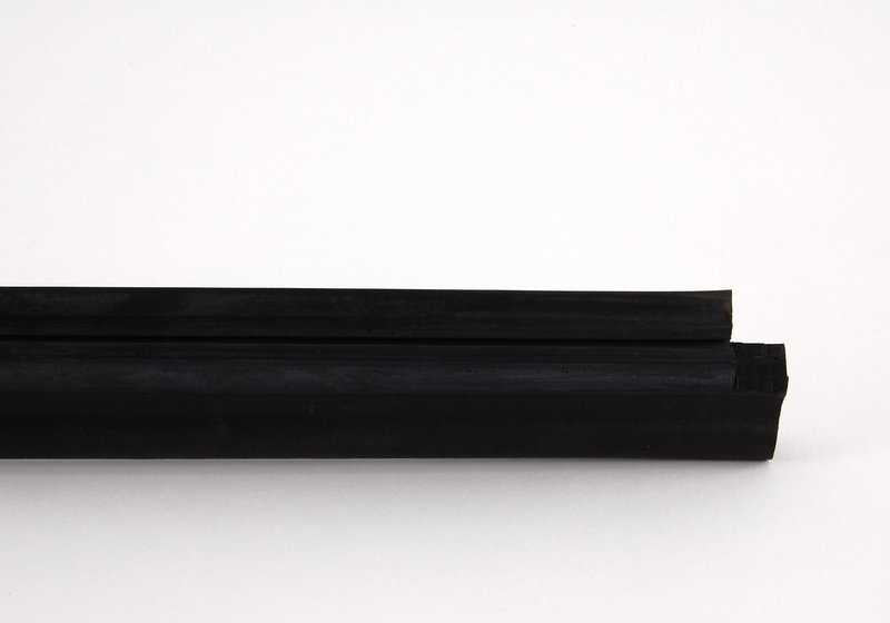 Sellado lateral del capó delantero para BMW E36 (OEM 51718165273). Original BMW