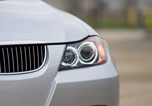 OEM 51137120009 Grille d'ornement gauche pour la série BMW 3 E90, E91. BMW d'origine.