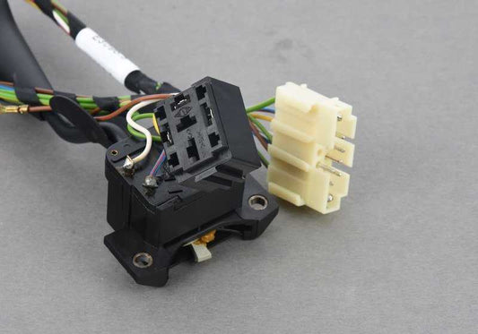 SWITCH LIGHTS AND INTERMITTES OEM 61311377987 FOR BMW E28 524 TD, 528E, 535I. Controls intermittent, short and long lights from the steering wheel. Original BMW.