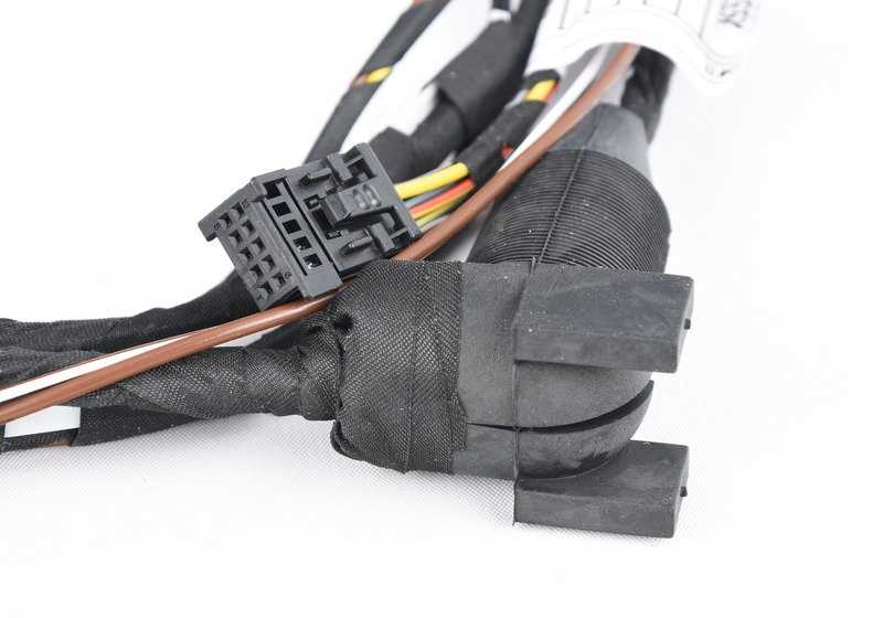 Kit de reparación cableado portón trasero OEM 61119130257 para BMW E60 (520d, 520i, 523i). Compatible con modelos fabricados entre 2003 y 2007. Original BMW.